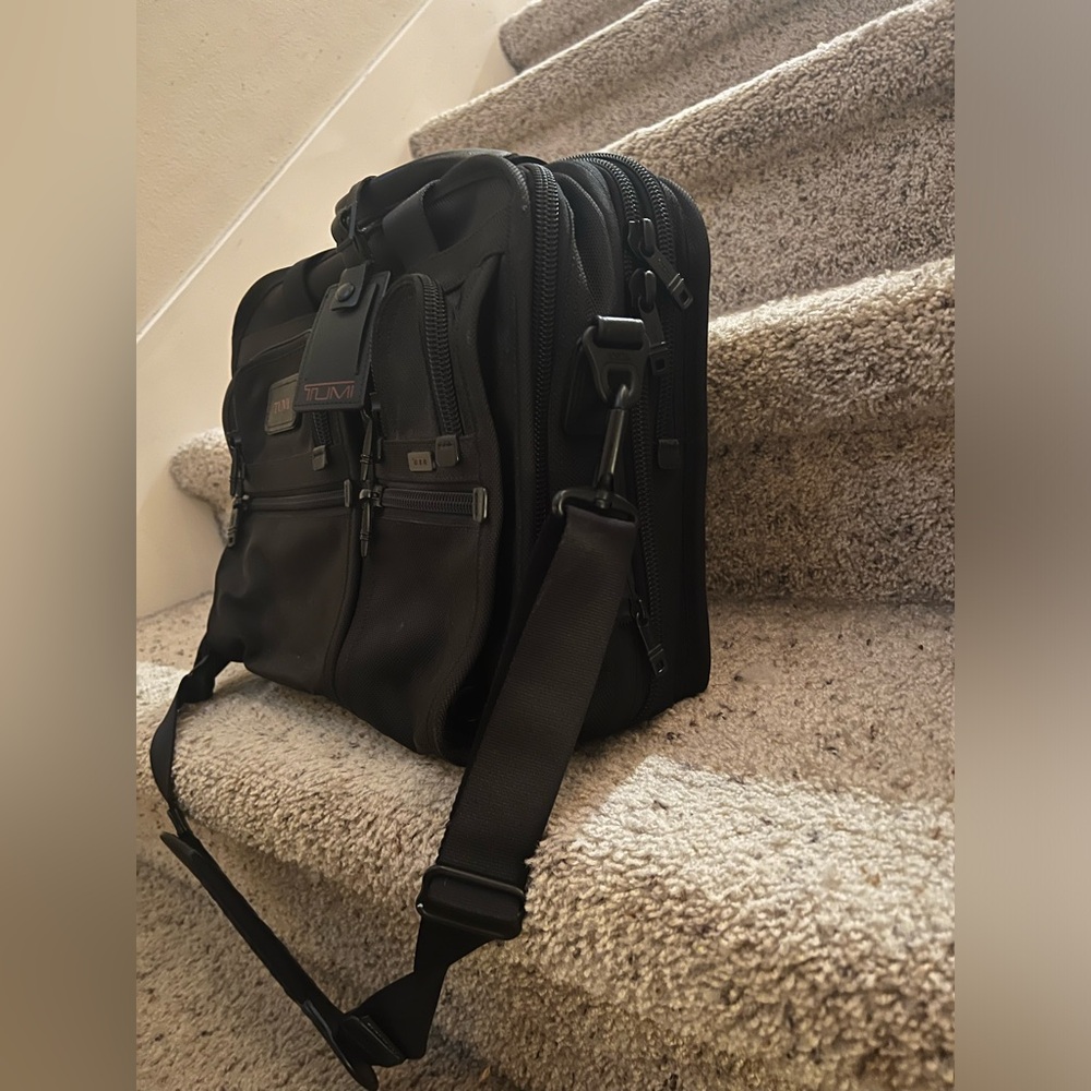 TUMI BRIEFCASE/LAPTOP BAG - Picture 2 of 8
